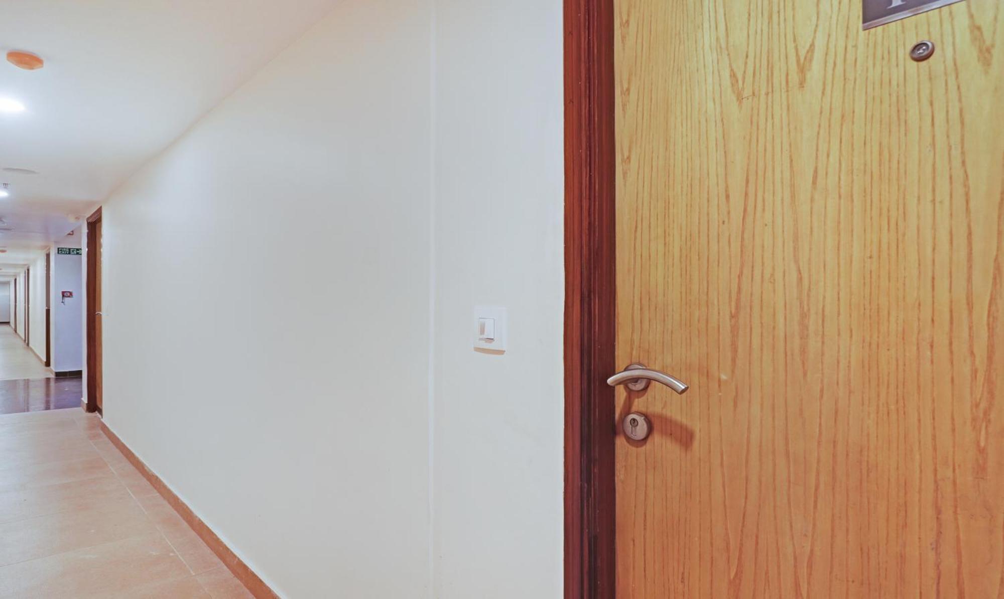 Treebo Premium Seven Lake View ハイデラバード エクステリア 写真