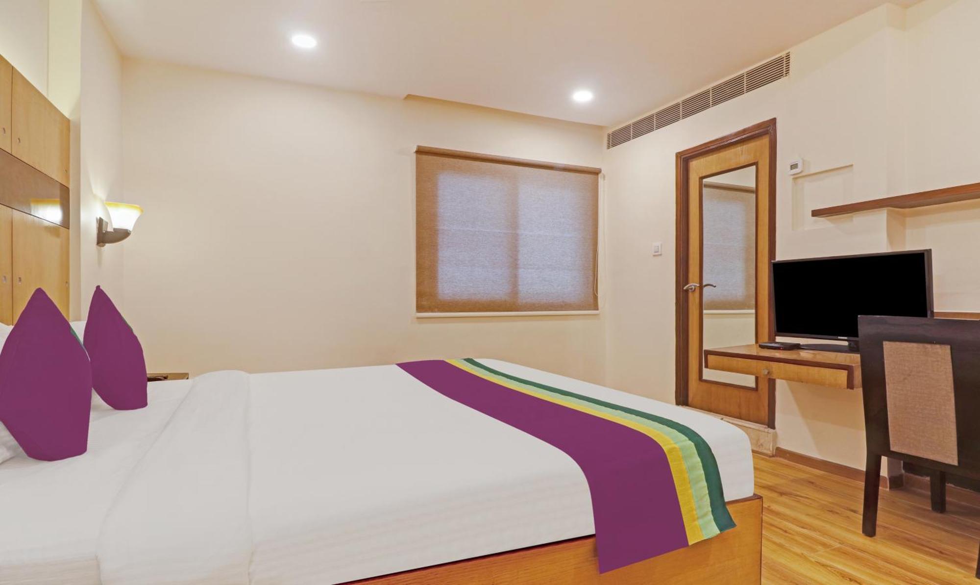 Treebo Premium Seven Lake View ハイデラバード エクステリア 写真